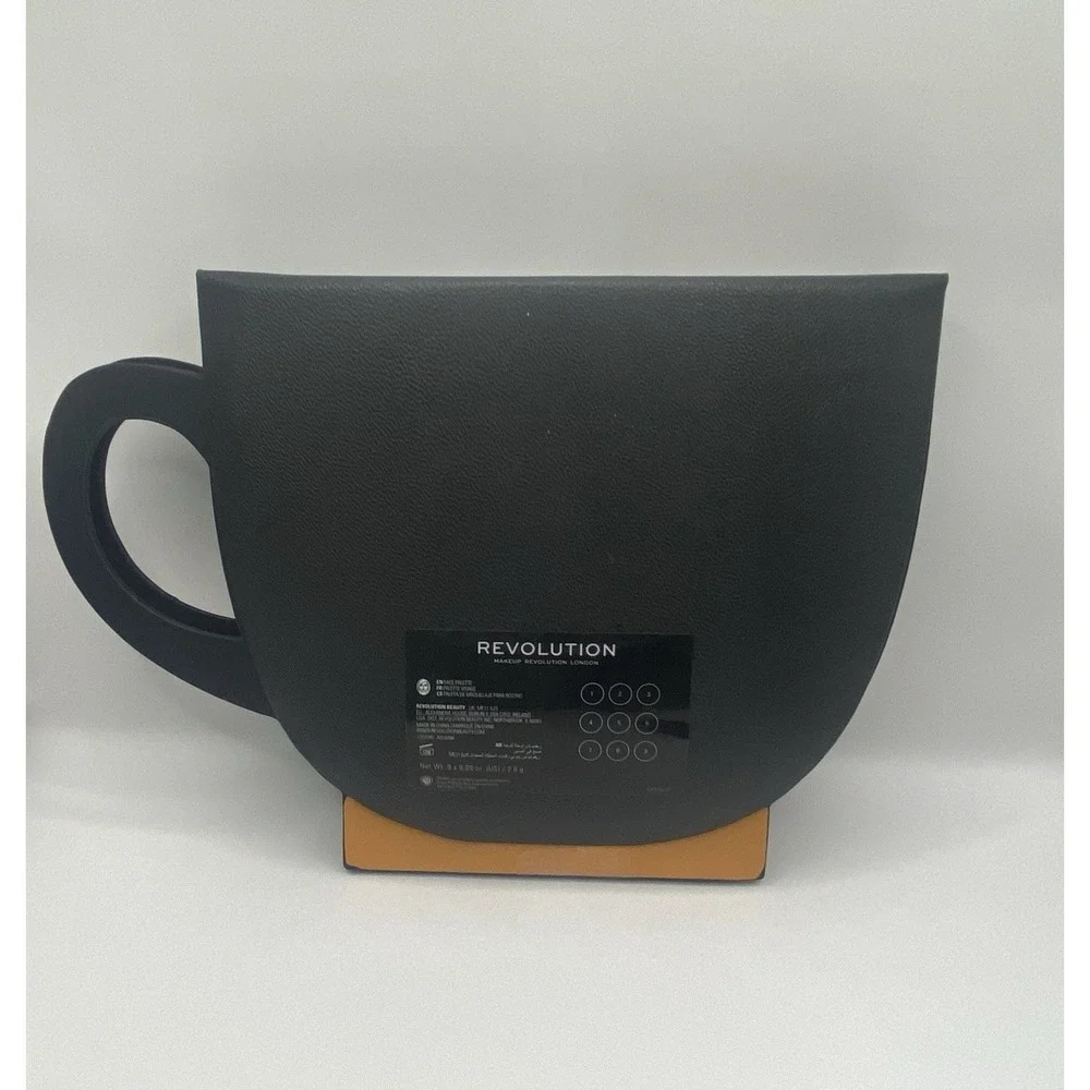 Friends x Makeup Revolution Grab a Cup Face Palette Light to Medium NEW LE